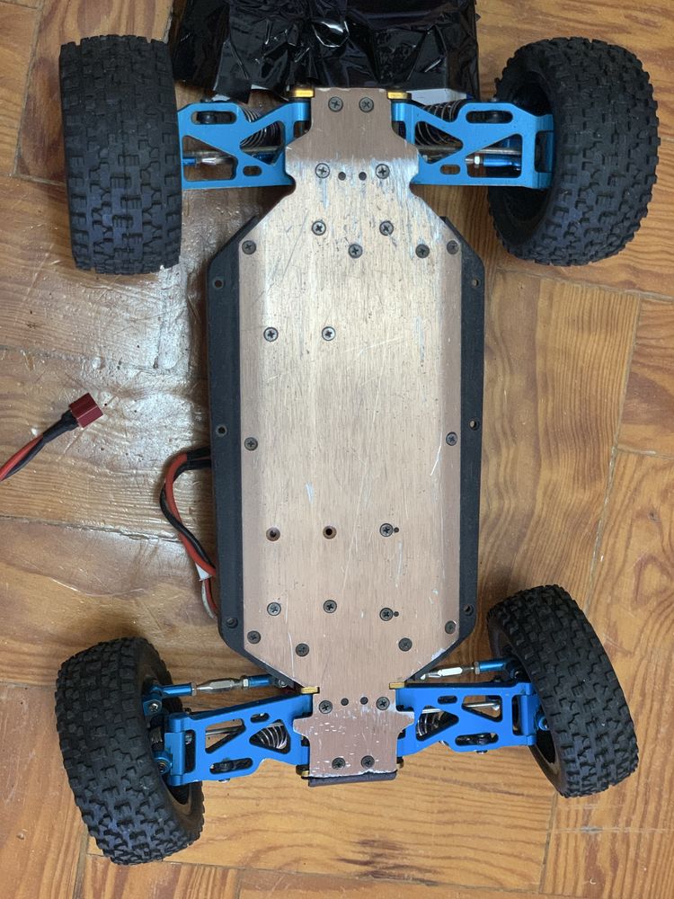 Carro telecomandado. a funcionar 100%