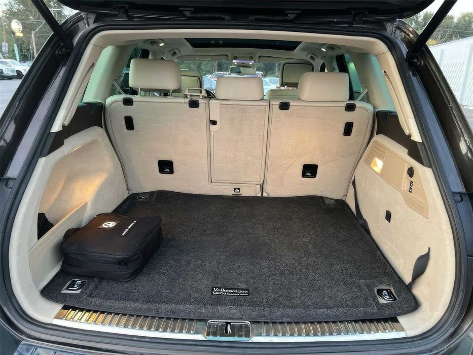 Volkswagen Touareg Lux      2016