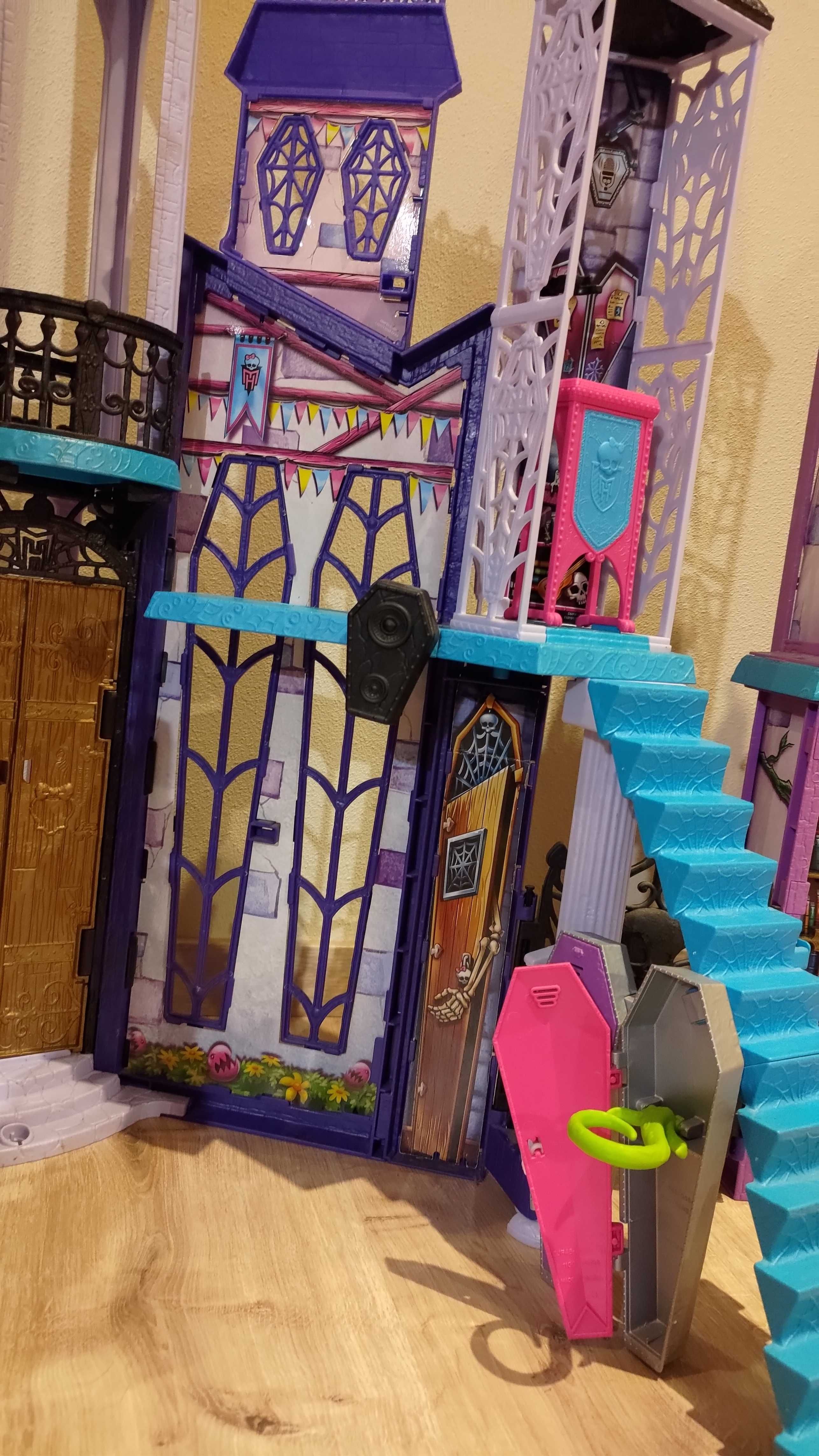 Straszyceum, szkoła Monster High, zamek dla lalek.