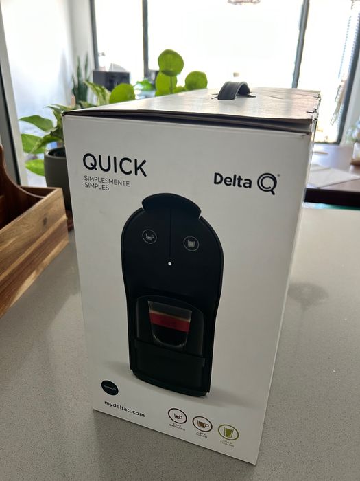 Máquina de café Delta Q Quick (como nova)