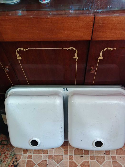 Умывальник двойной эмаль.