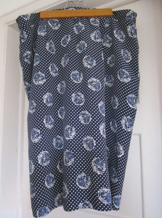 Conjunto Blusa manga curta + Saia T46 azul marinho com corte evasé