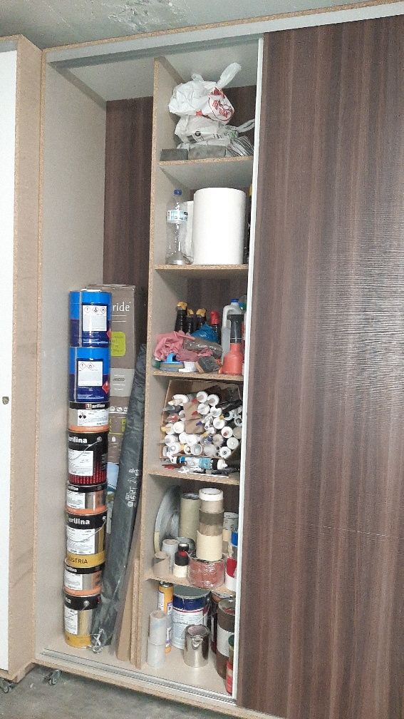 Vendo armário muito resistente para garagem