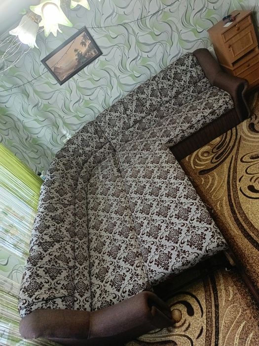 Угловий пружинний диван
