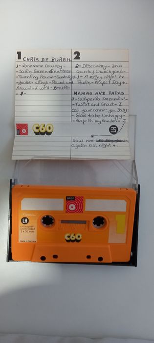 Cacetes com diversas músicas