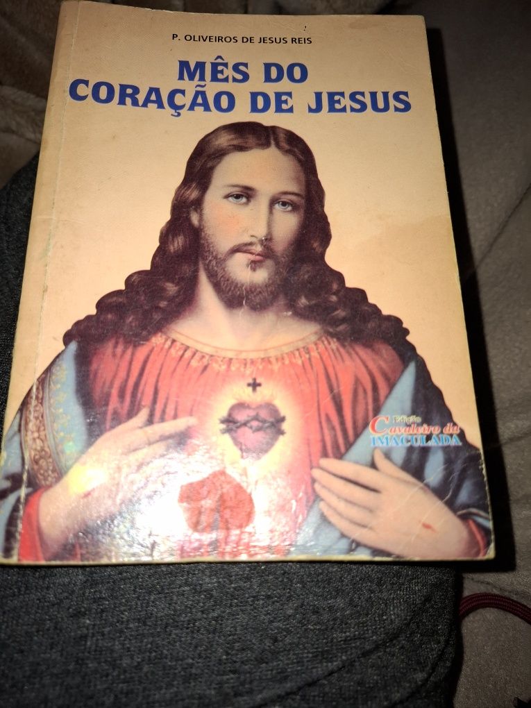 Livro mês do coração de Jesus