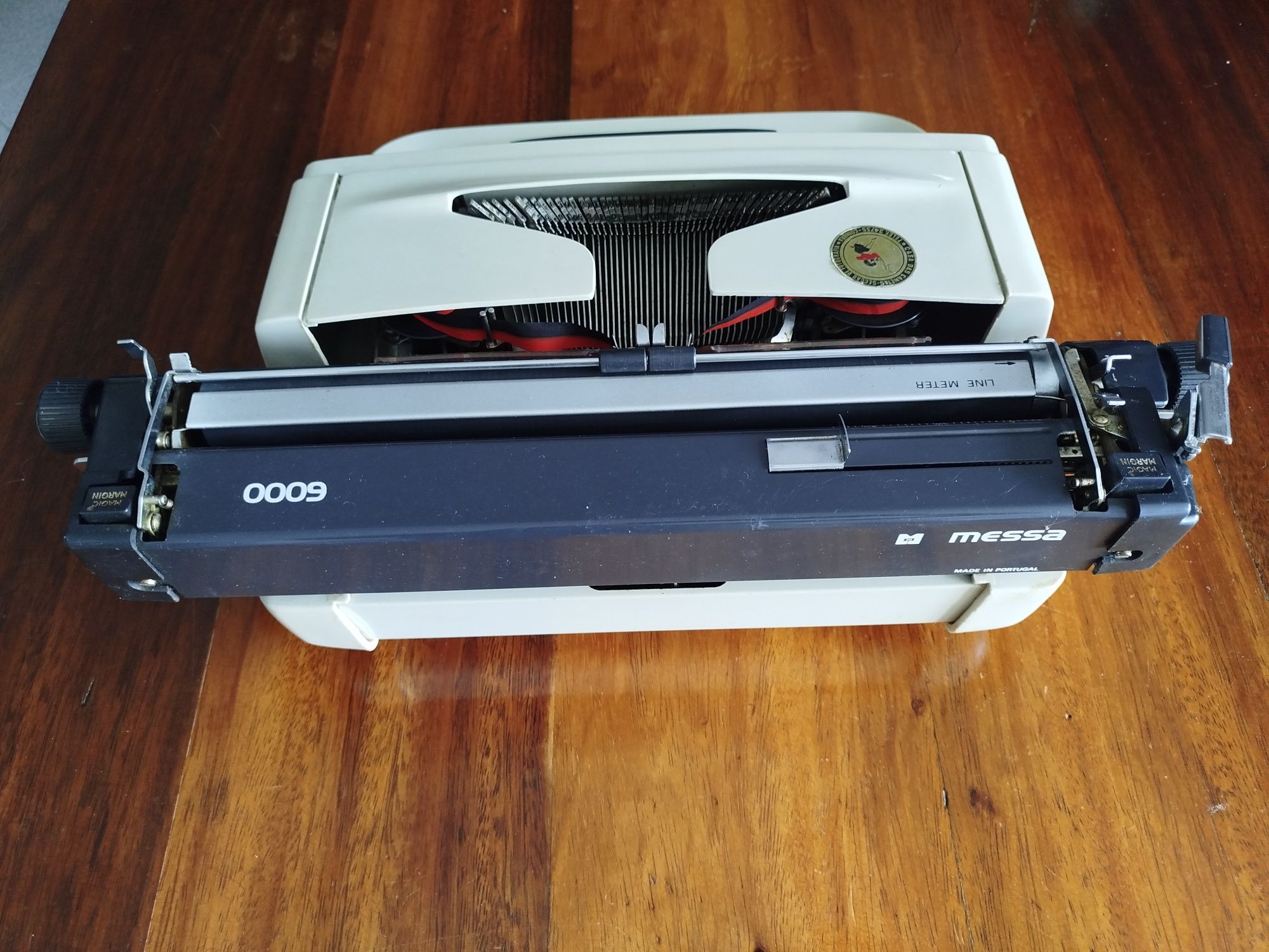 Máquina de escrever manual Messa,bom estado e preço, bom estado de con