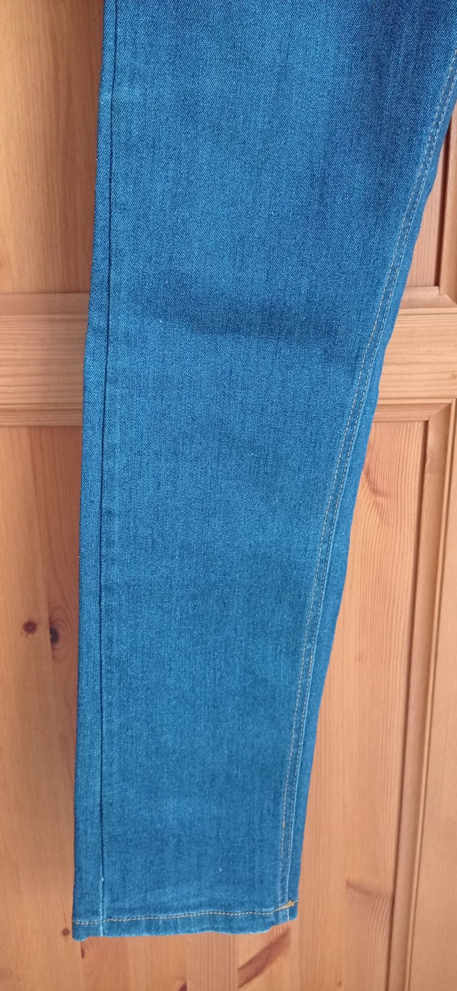 Markowe spodnie jeansowe CROPP bawełna + elastan za mniej niż 1/5 ceny