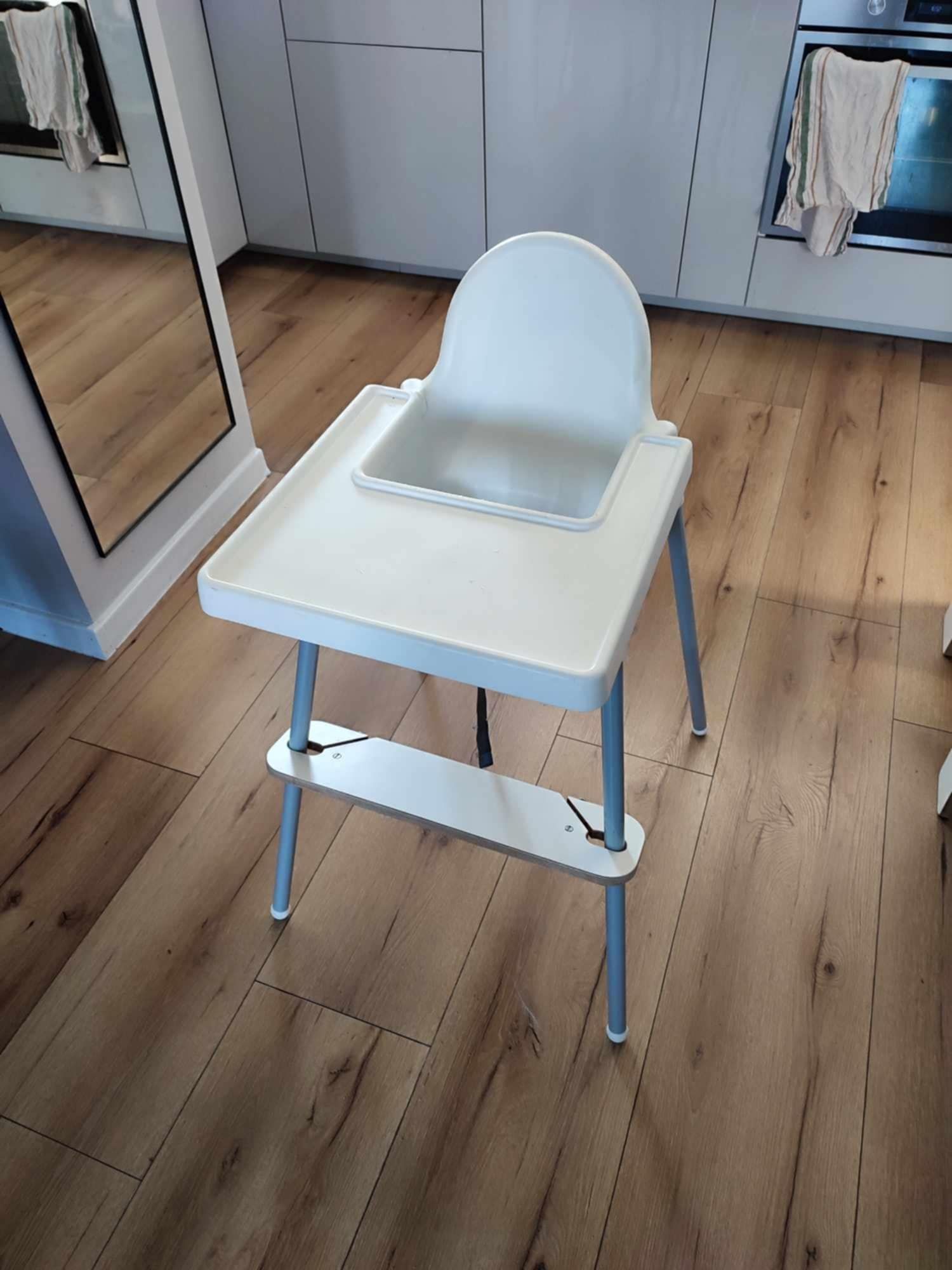 Krzesełko Atilop ikea + podnóżek drewniany