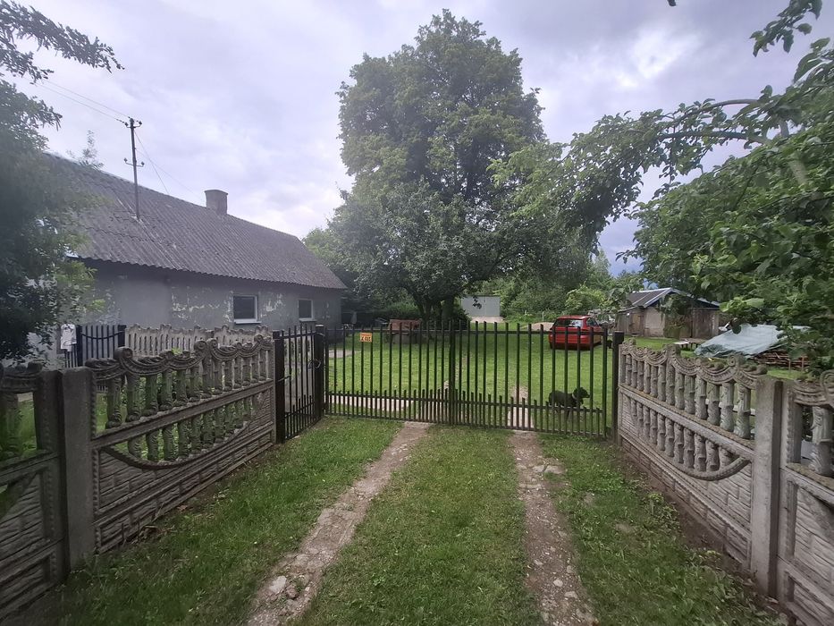 Działka budowlana uzbrojona w media 2169m2 z domem