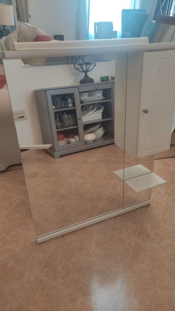 Móvel de casa de banho com espelho movel