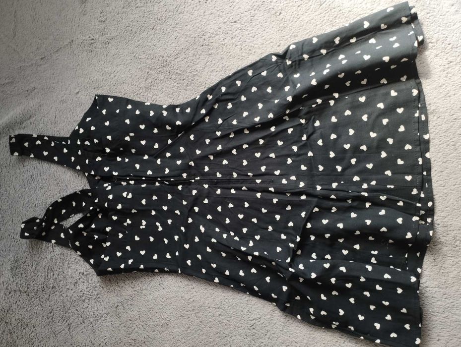 Sukienka w serduszka