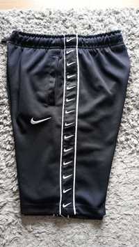 Spodenki Nike r 147-158 cm