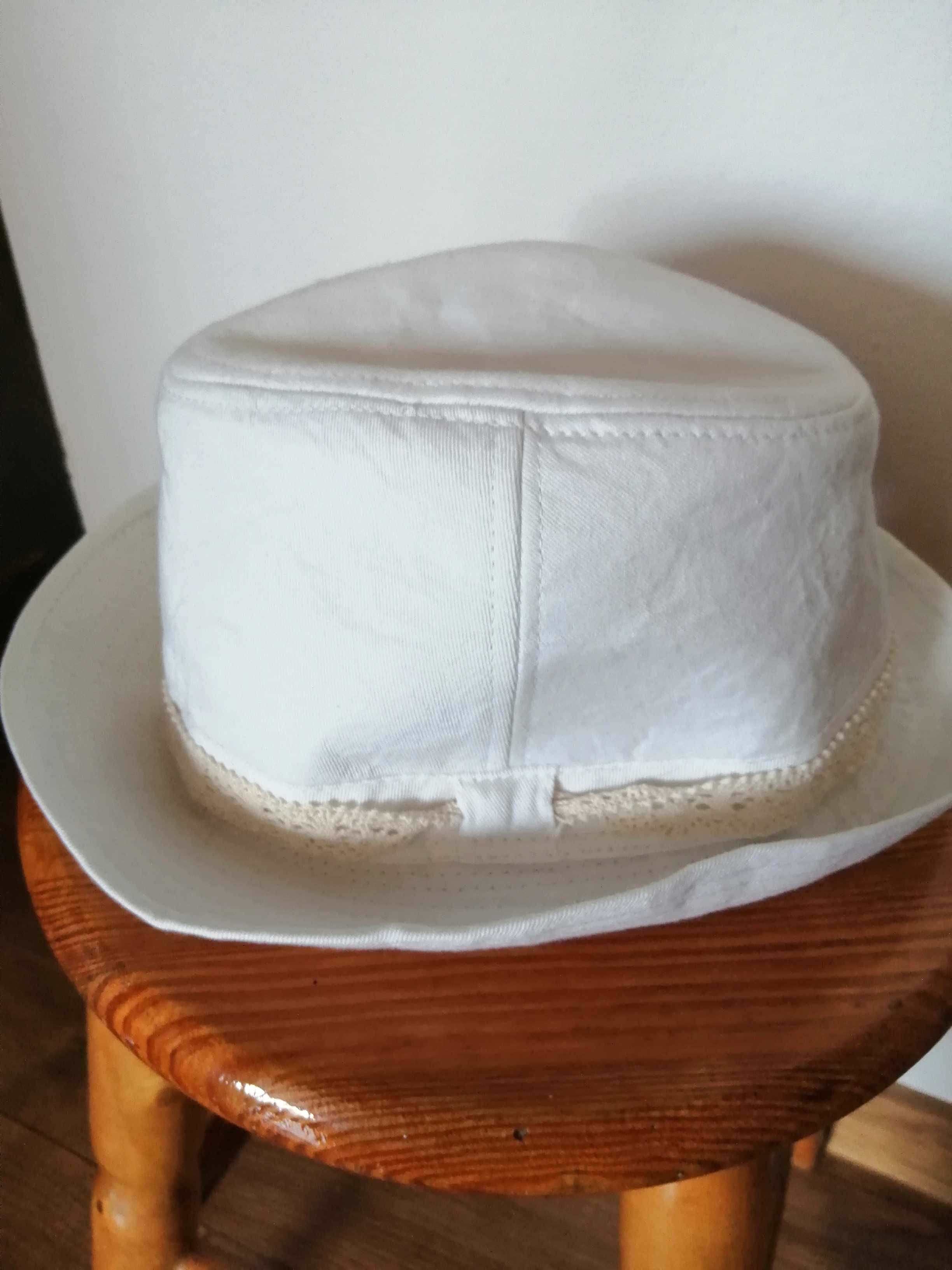 Biały bawełniany kapelusz 57 cm
