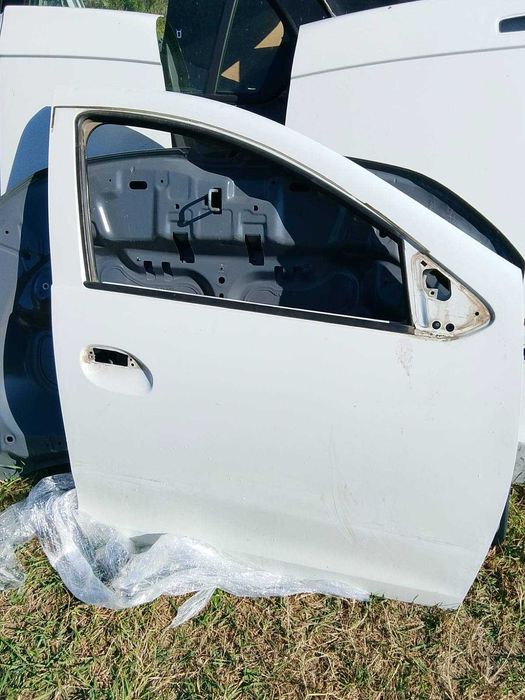 Двері передні Renault Logan 2 Sandero . Renault Sandero Stepway