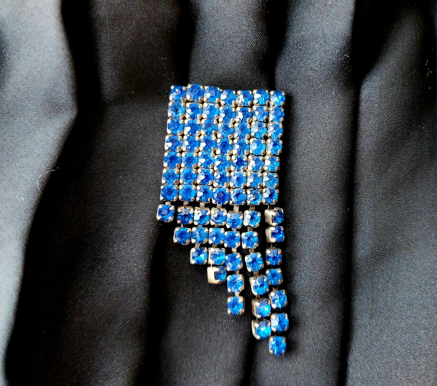 Брошь ЛЮМ мельхеор 87шт синих кристаллов  подвески