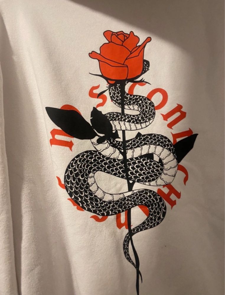 Bluza z nadrukiem na plecach
