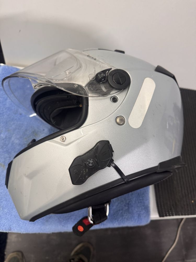 3 capacetes bmw com bastante uso