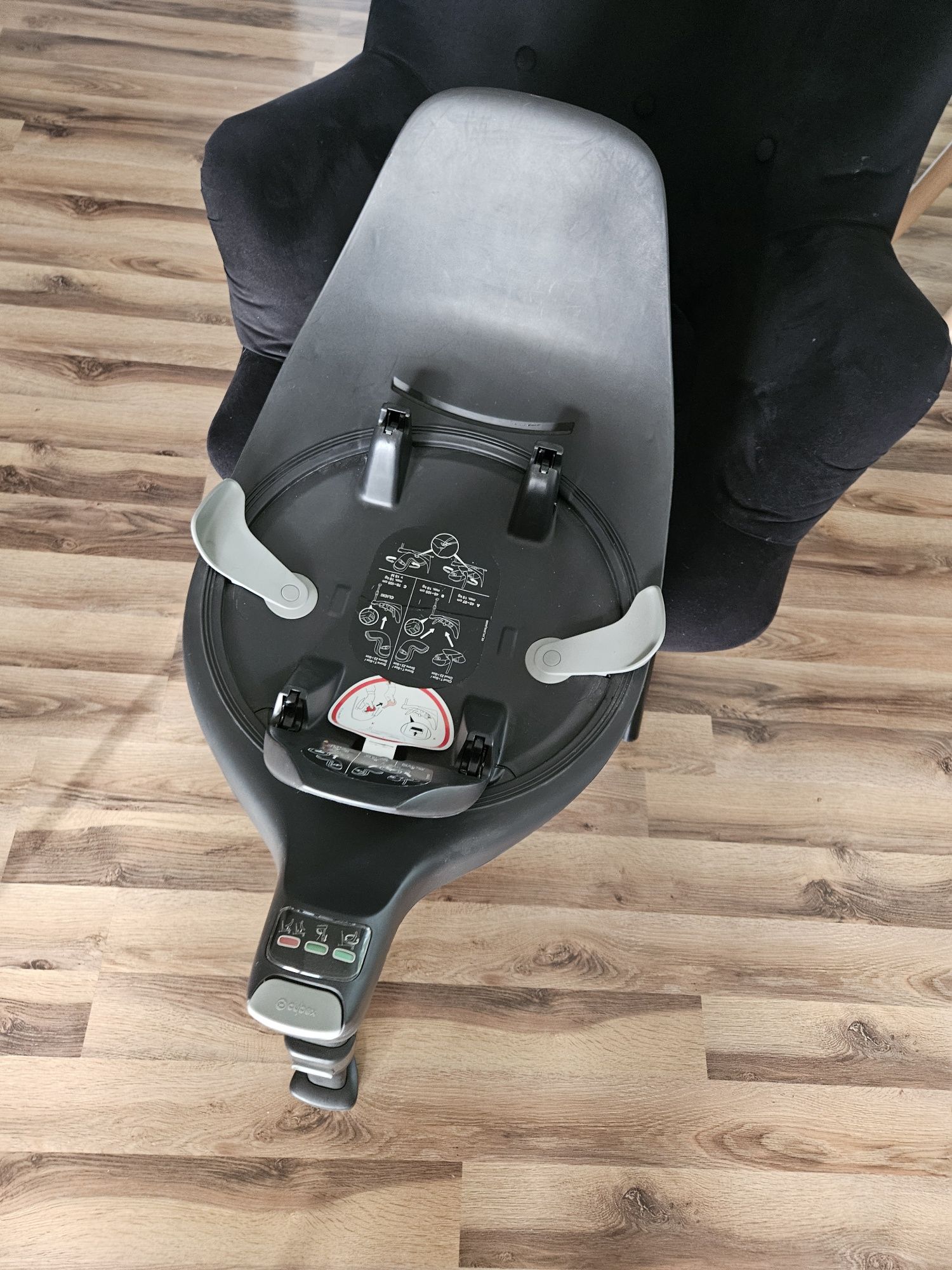 Fotelik Cybex cloud T Plus z bazą isofix
