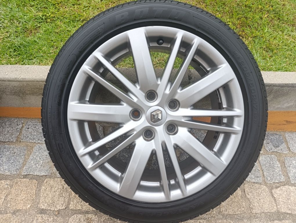 Jantes 17 originais Megane Coupé GT line. Com pneus.
