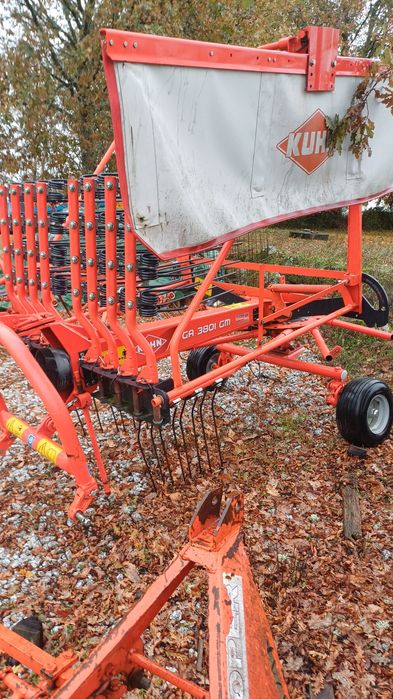 Juntador de feno kuhn