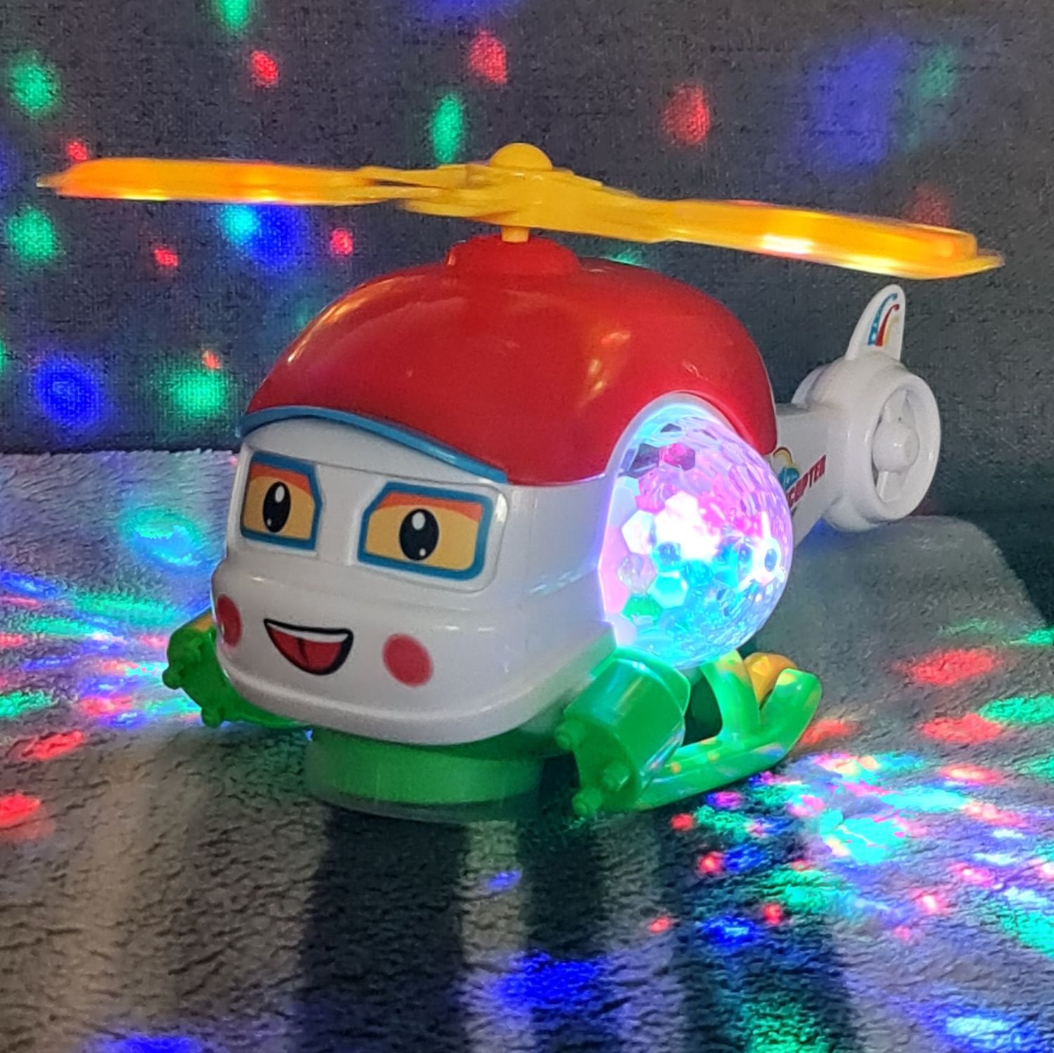 Kolorowy helikopter na baterie - Super efekty!