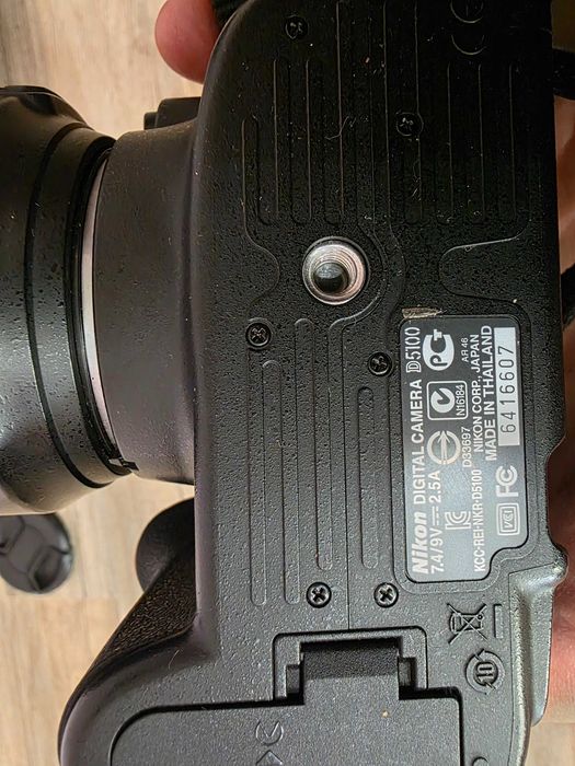 Nikon D5100 AF-S 18-105 G ED VR