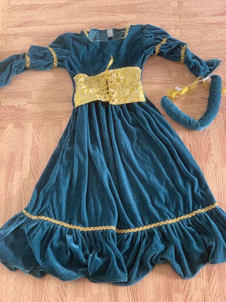 Vendo fato carnaval princesa  medieval para menina