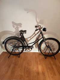 Zabytkowy rower na drewnianych obreczach PWU