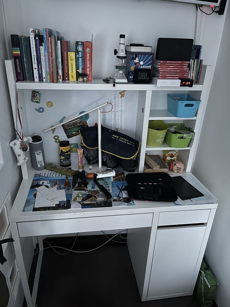 Biurko ikea MICKE + krzeslo obrotowe ikea dla dziecka