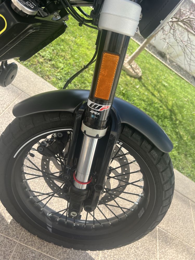 Moto Husqvarna Svartipillen 125