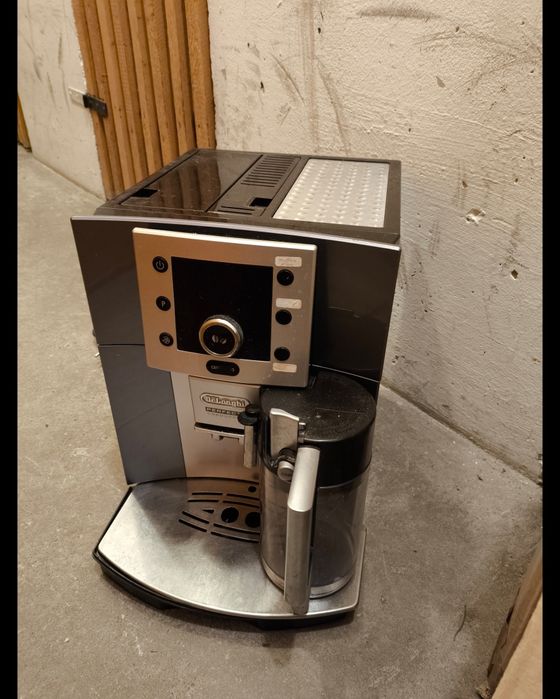 Кава машина Delonghi 5500