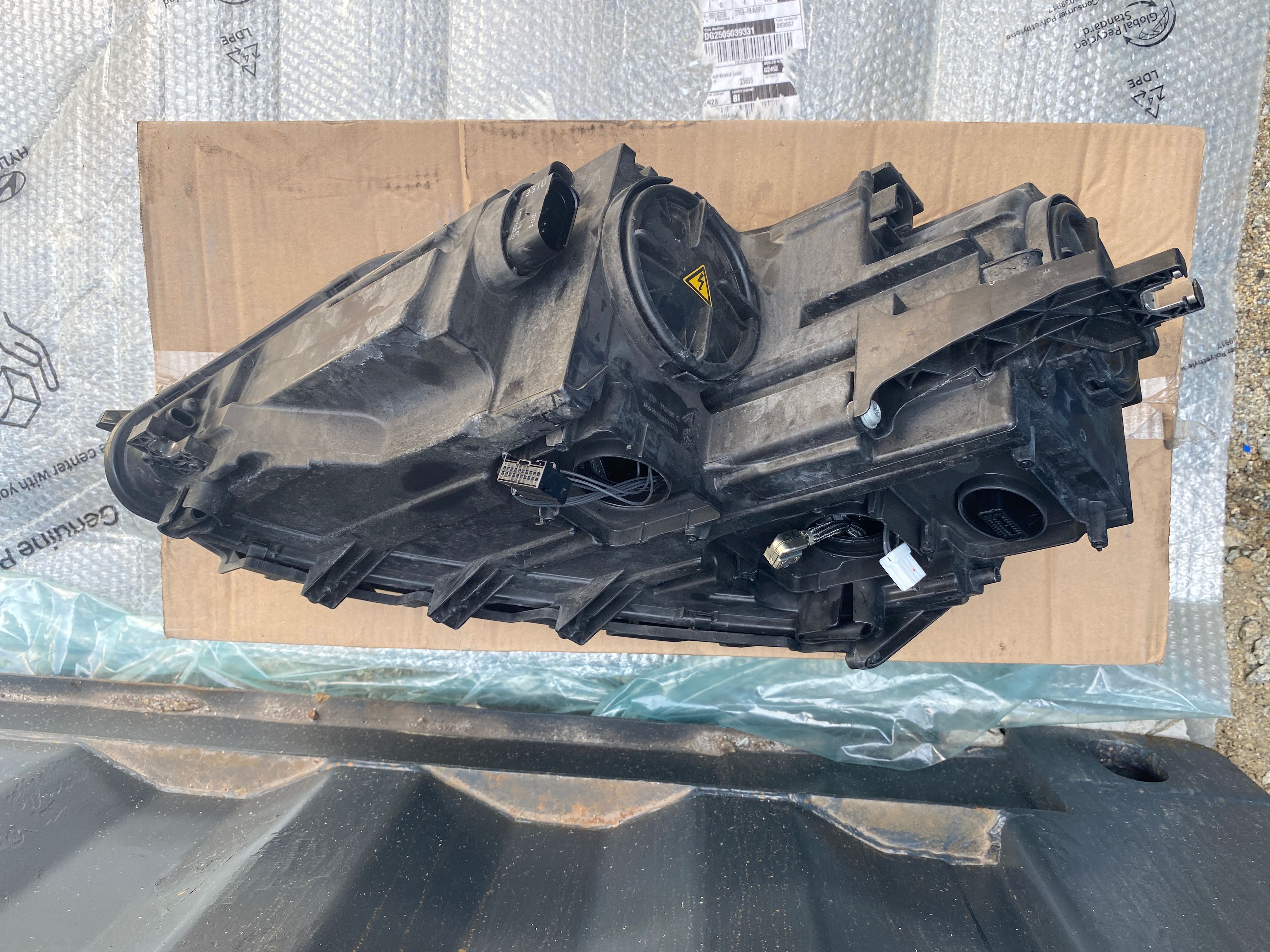 VW SHARAN II 7N1 Bi-Xenon lampa przednia przód prawa skrętna idealna