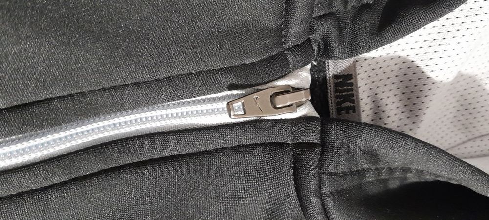 Czarna bluza chłopiec Nike 92 śliczna polecam
