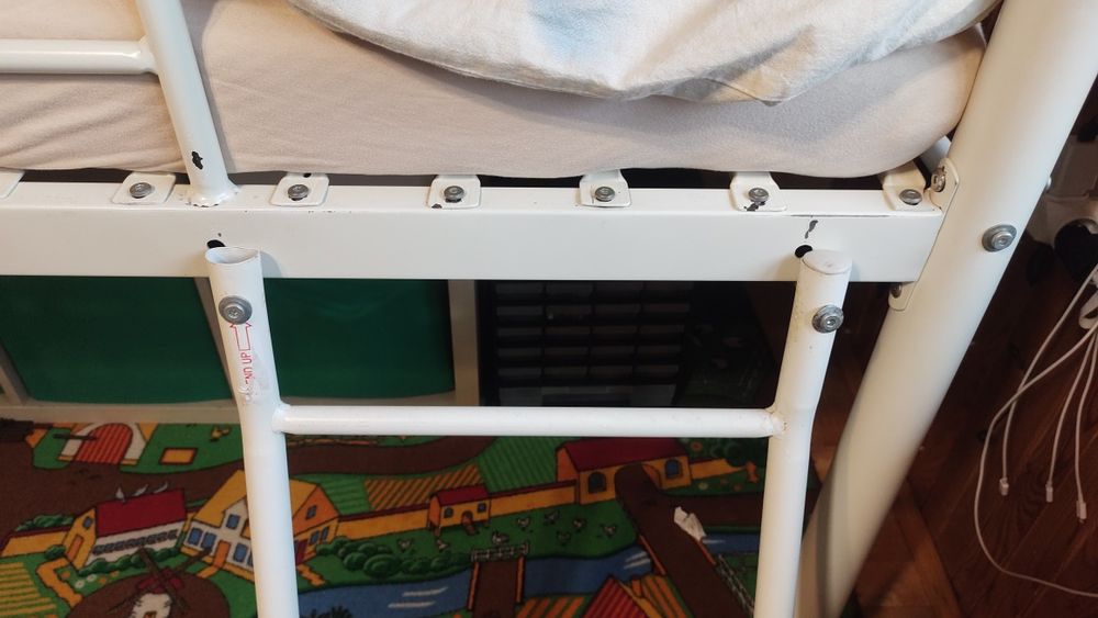 Łóżko do pokoju dziecka