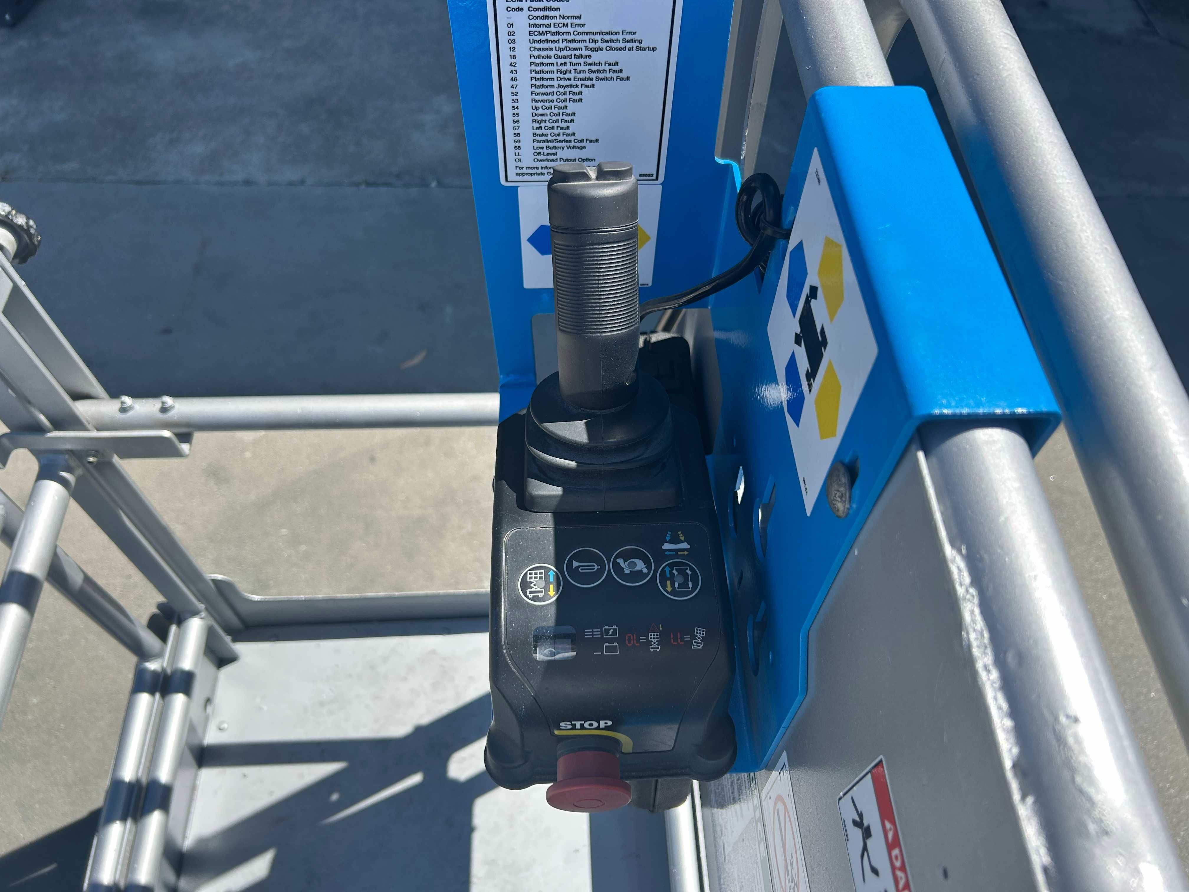 Plataforma elétrica Genie GR-15 - Plataforma Mastro vertical