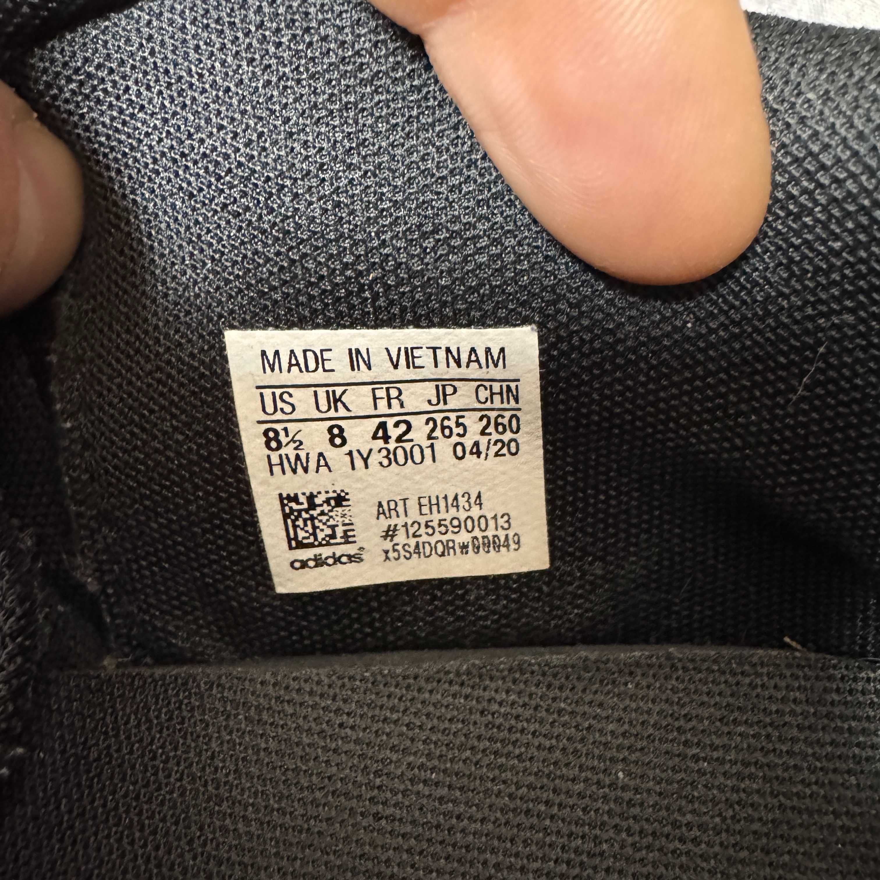 Adidas черные мужские кроссовки 42