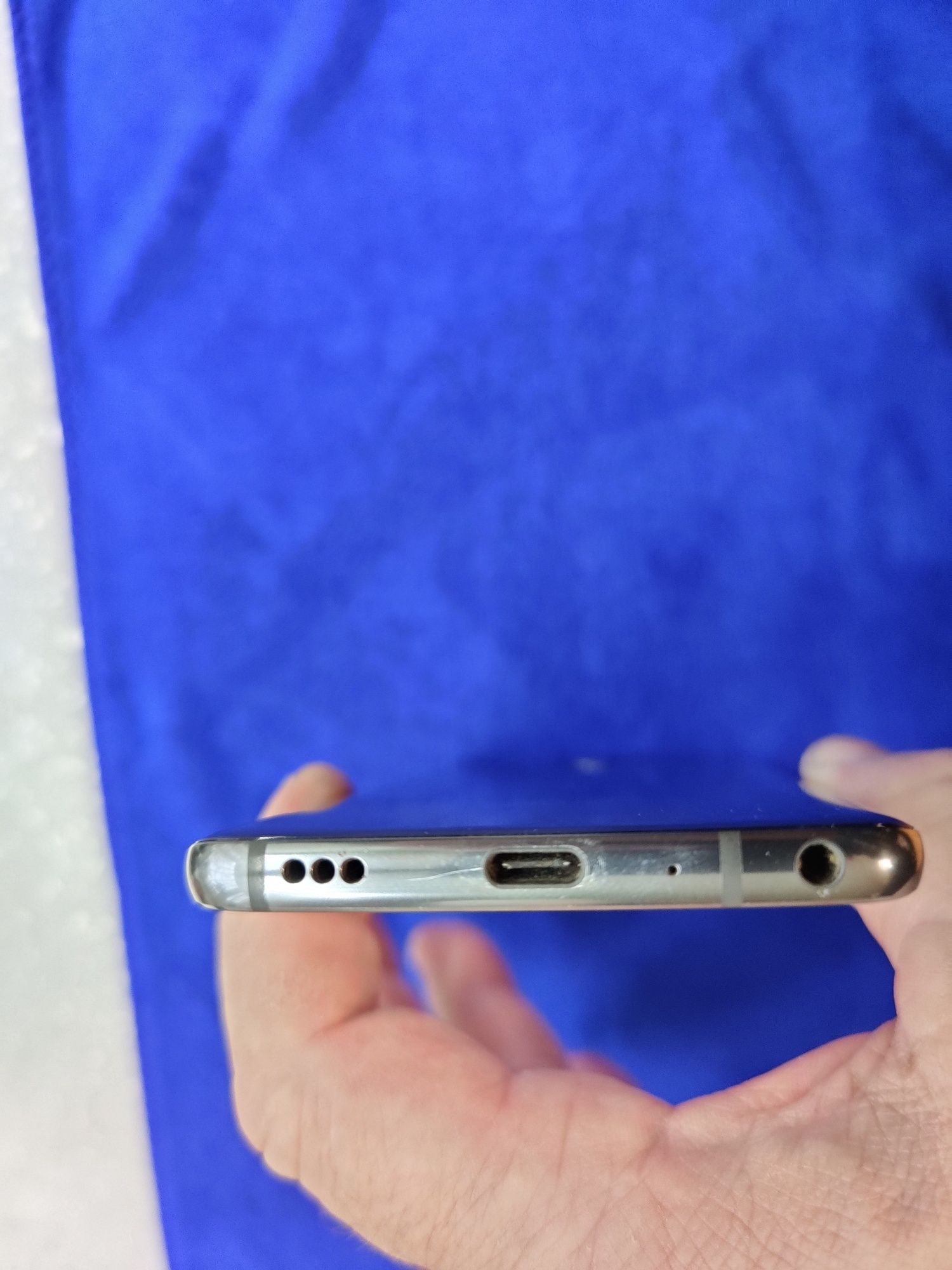 Продам телефон LG G7 ThinQ