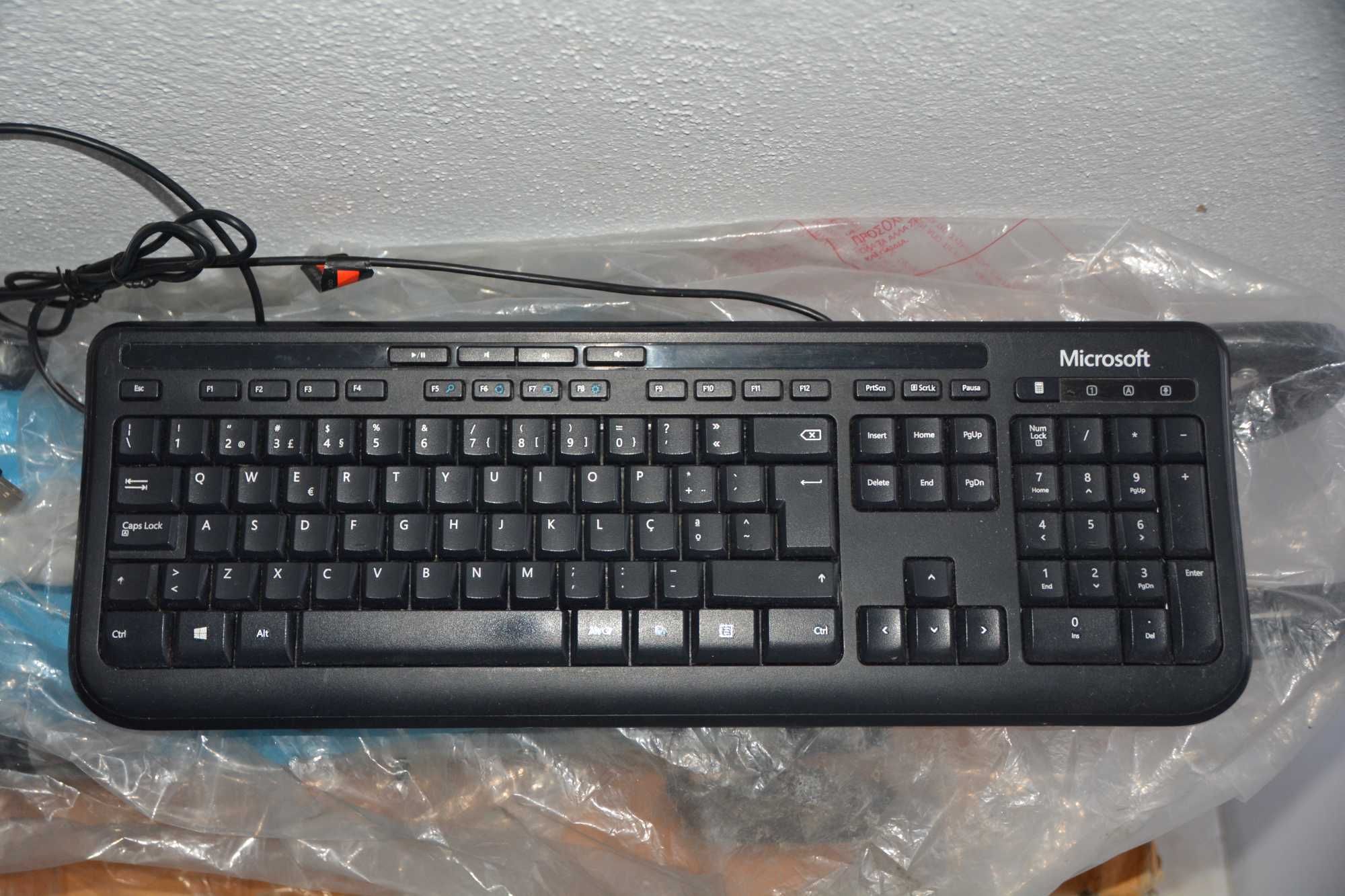 Teclado Microsoft Wired Keyboard modelo 1576