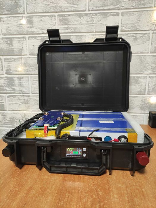 Акумулятор 12 вольт 105Ah - LiFePO4  в кейсі