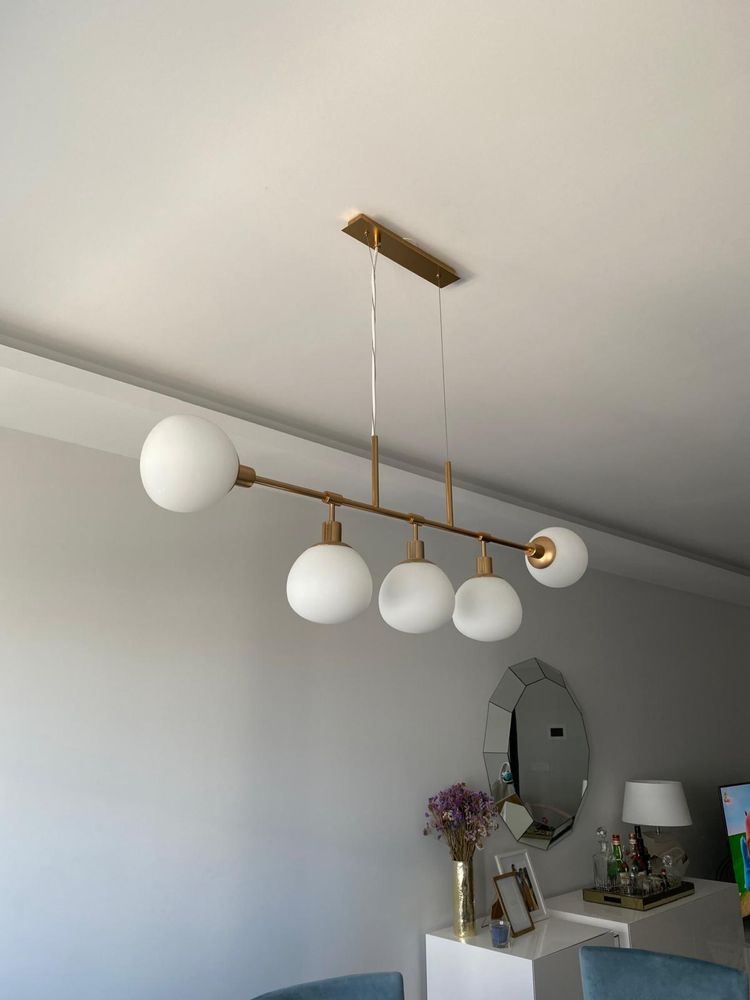 Candeeiro de tecto dourado