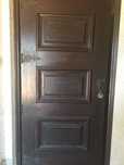 Porta c/ fechadura segurança-maciça de sucupira com ferragens