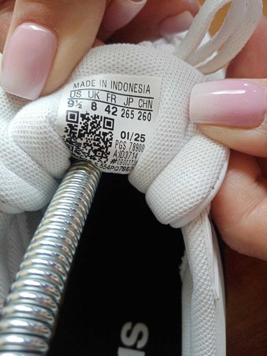Adidas oryginalne snackersy 42