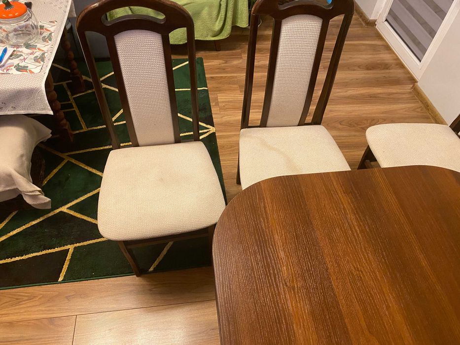 Sprzedam solidny rozkładany stół z kompletem 6 krzeseł