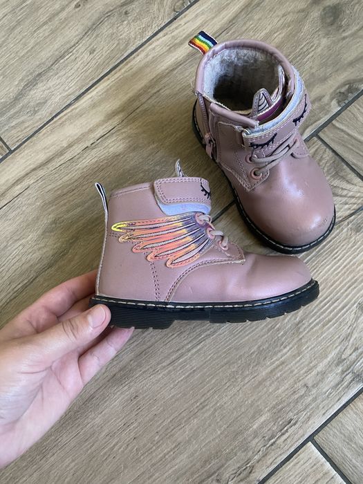 Черевички на дівчинку