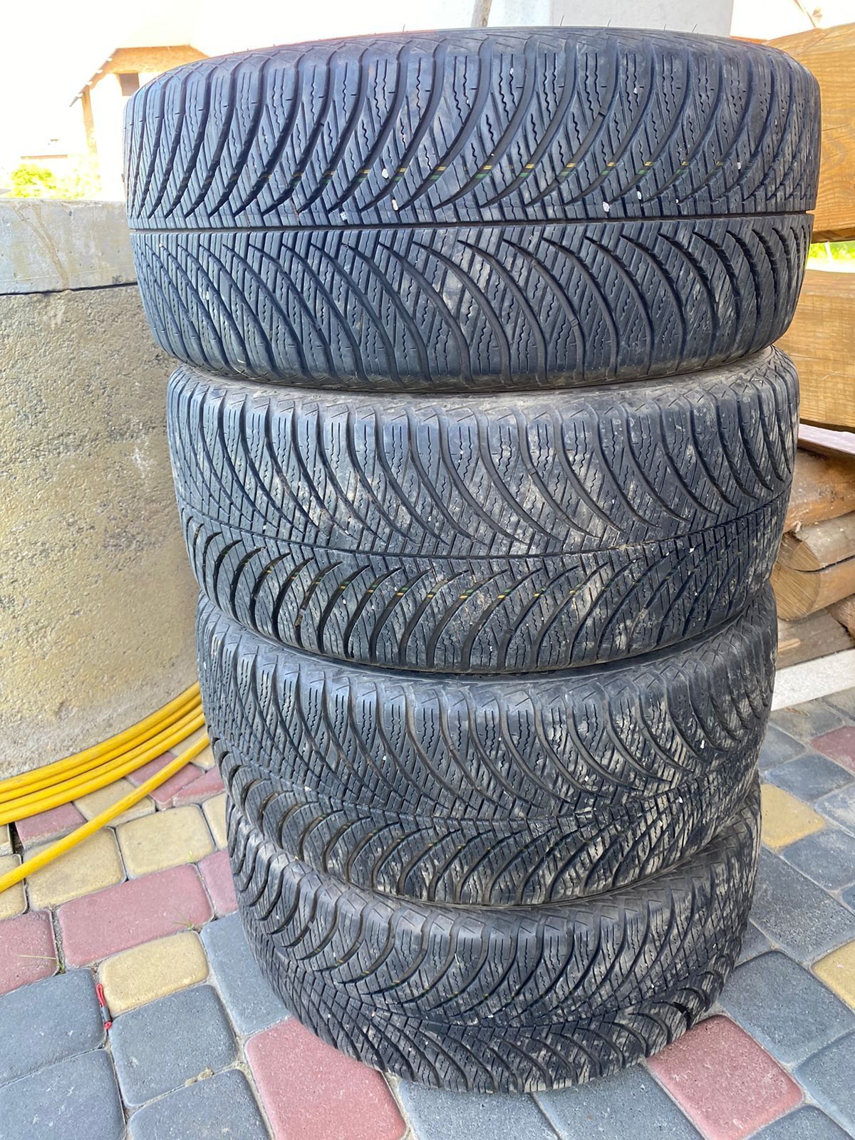 Шини Goodyear 225/45 R17 4seasons