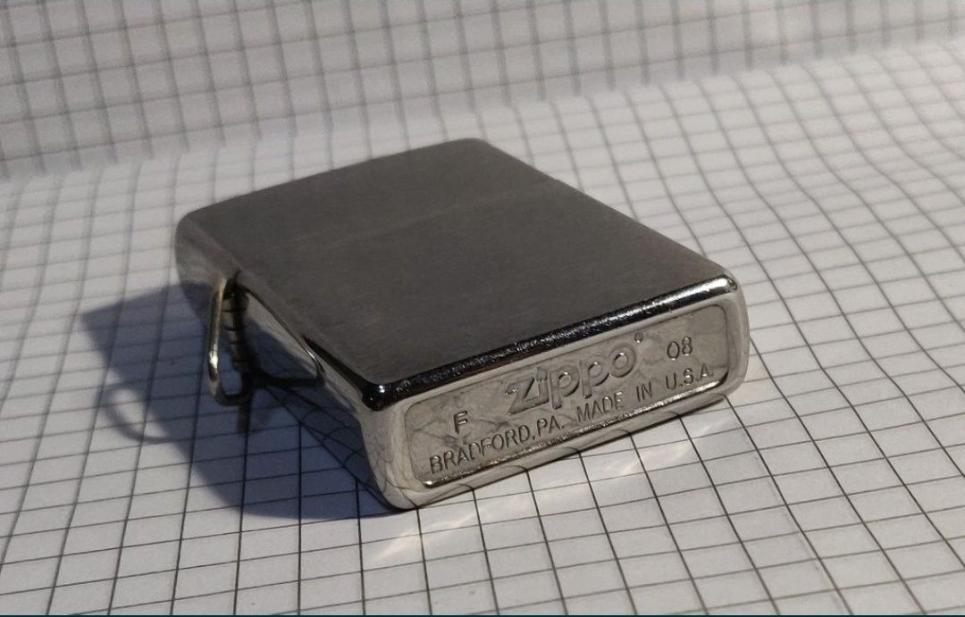 Фирменная латунная хромированная зажигалка zippo