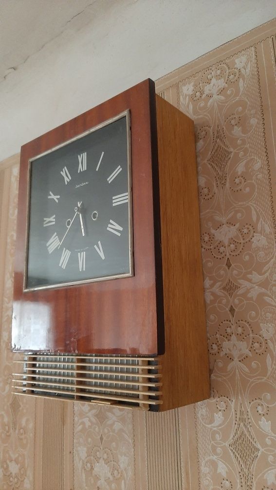 Часы настенный янтарь