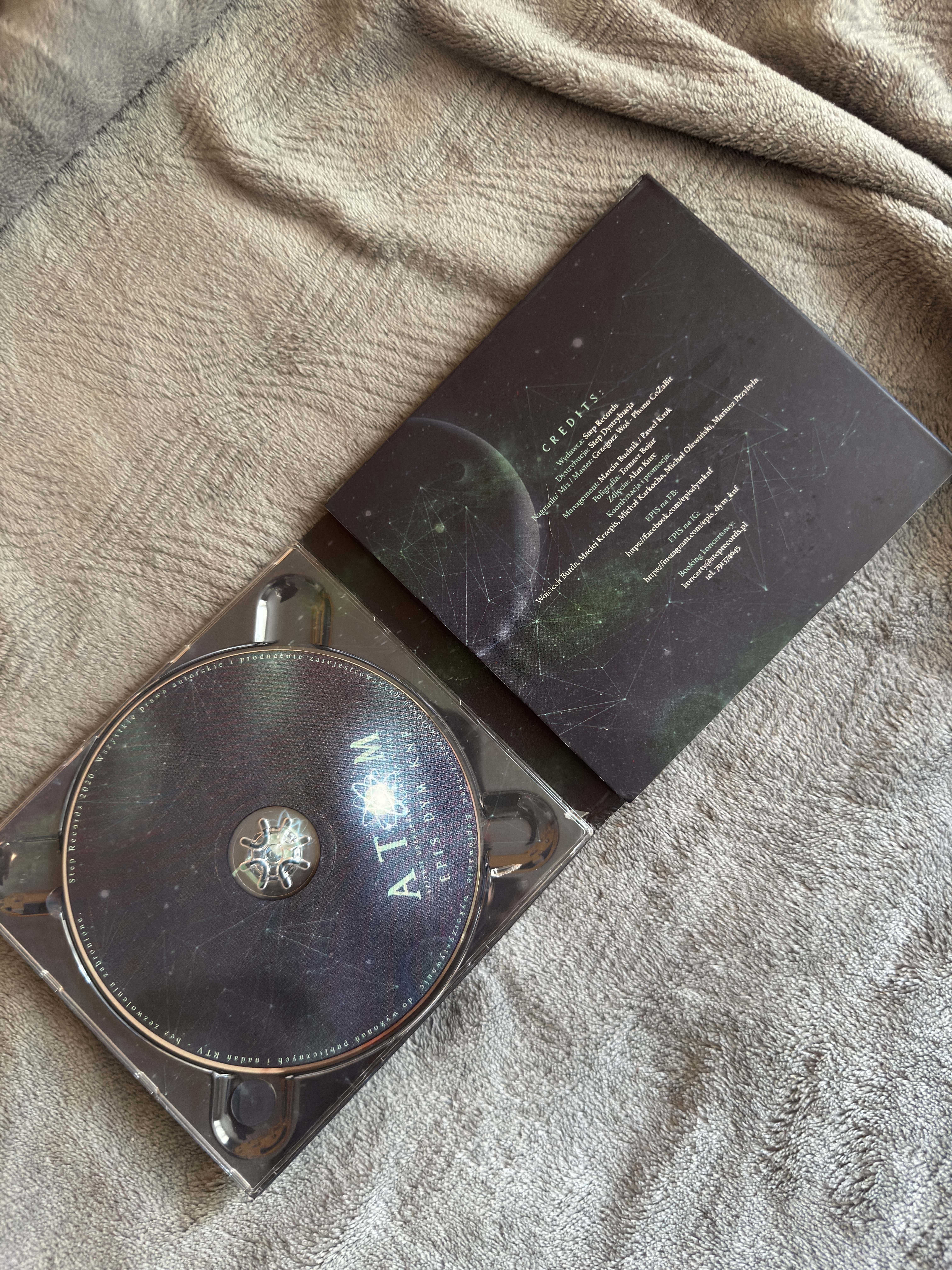 Epis Dym KNF - Atom, Źródło, płyta CD, autograf