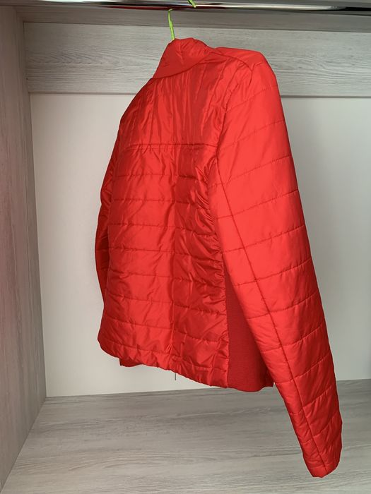 Дитяча червона куртка